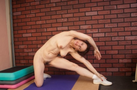 Flexible older woman stretches legs way wide & to reveal her horny pussy