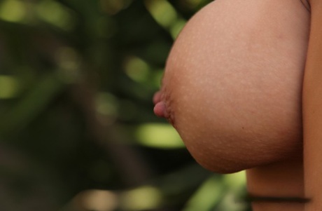Hat mature Amber Lynn Bach shows nipples and clit closeup in the tropical sun