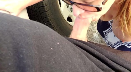 Fat amateur Dee Siren pees on the ground before giving a blowjob