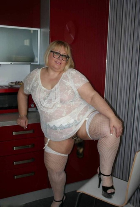 Fat UK woman Lexie Cummings shows her pierced cunt while sporting a butt plug