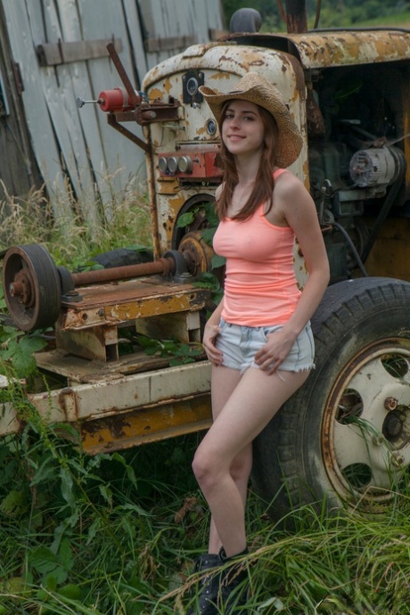 Redhead amateur Eva Green touts her fat ass in front of a box car in straw hat