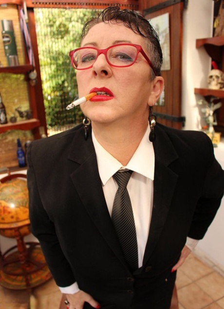 Mature Headmistress Mary Bitch fingers her pierced pussy after smoking