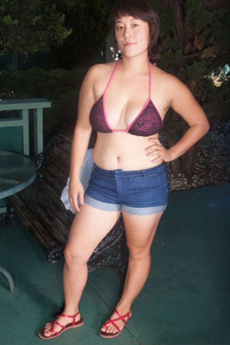 Thick Asian girl Sarah Rose frees big naturals before showing her beaver