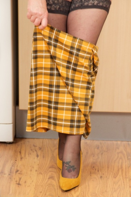Older fatty Speedy Bee pleasures her horny pussy with kitchen utensils
