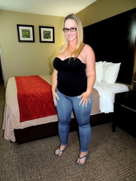 Obese amateur flaunts her huge ass prior to gonzo themed sex on a bed