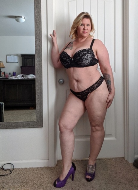 Mature BBW Kris Ann pinches her nipples before masturbating around her house