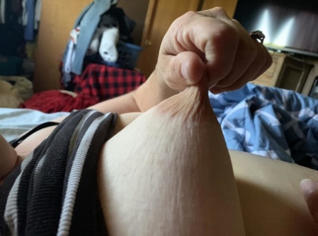 Amateur plumper Sexy NE BBW gets naked on her bed after flashing in a store