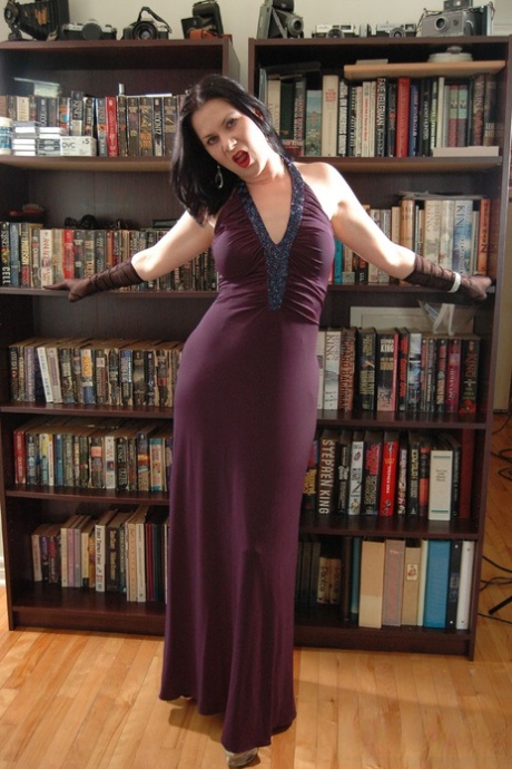 Amateur model Mina Gorey strips naked in gloves and heels afore a bookcase