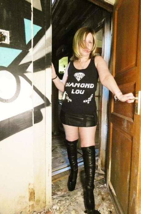 Older amateur Posh Sophia shows her large tits in a graffiti strewn building