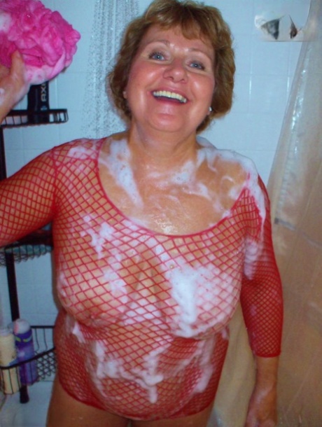 Mature woman Busty Bliss has her pussy licked by her toy boy