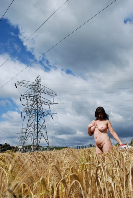 Older UK woman Juicey Janey eats berries while getting naked in a crop field