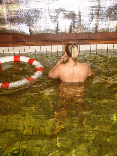 Older amateur Sweet Susi gets butt naked during a swim in an indoor pool