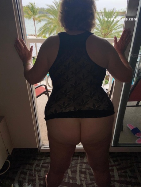 Mature plumper Busty Bliss pleasures a couple of cocks at the same time