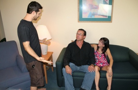 Nerdy lady over 40 Jessica Sexxxton jerks off her hubby and stepson at once