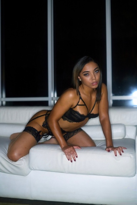 Mia Moore & Zerella Skies tongue kiss in front of a hunky black man