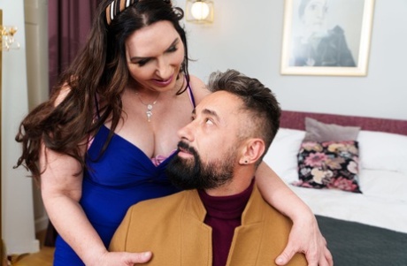 Middle-aged BBW Josephine James receives an open mouth cumshot after a fuck