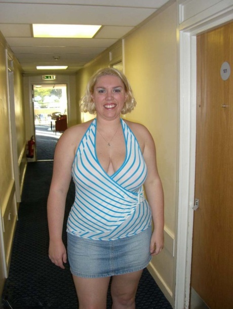 Older blonde Barby sucks off a cock after getting naked in a hotel room