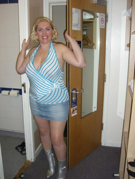 Older blonde Barby sucks off a cock after getting naked in a hotel room