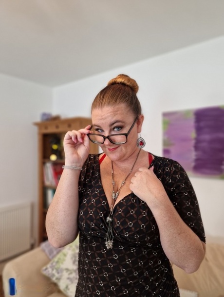 American housewife Ashely Ace seduces and fucks a young lad