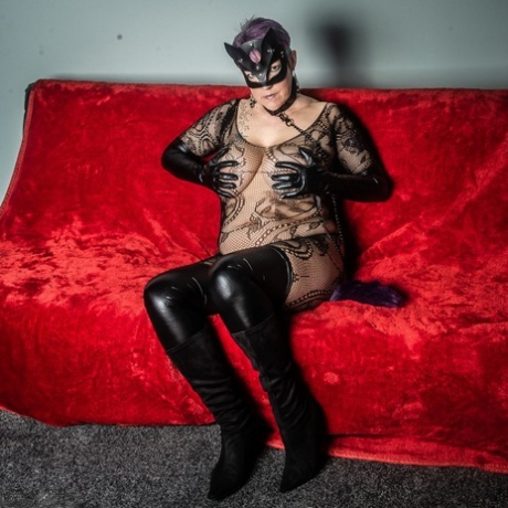 Mature fatty Layla Bird gives a deepthroat blowjob during costume play
