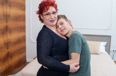 Mature redheaded plumper sports glasses during sex with her stepson