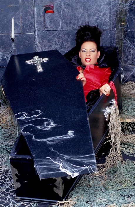 Busty cosplay vampire Linsey Dawn McKenzie bares her massive saggy boobs