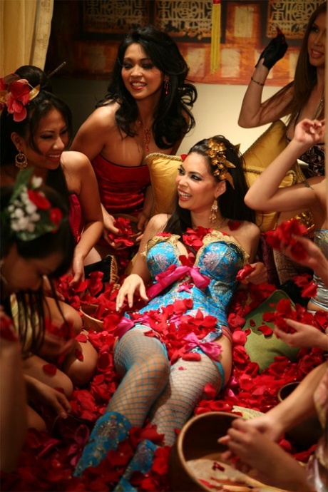 Sexy Asian MILF Tera Patrick flaunting big tits & enjoying lesbian orgy