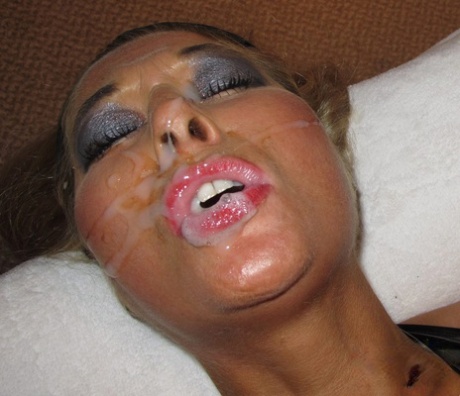Blonde slut Blondie Blow gets her pretty face plastered with sperm
