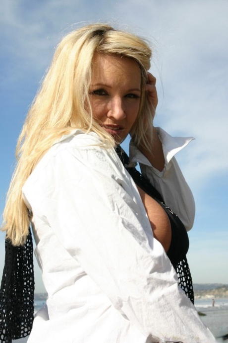 Blonde chick Rachel Love lets her huge boobs free at the beach