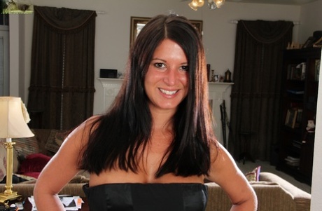 Close up foot fetish session with a big tits mature babe Veronica Jones