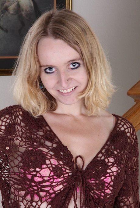 Over 30 blonde mom Annabelle letting natural tits free from bra