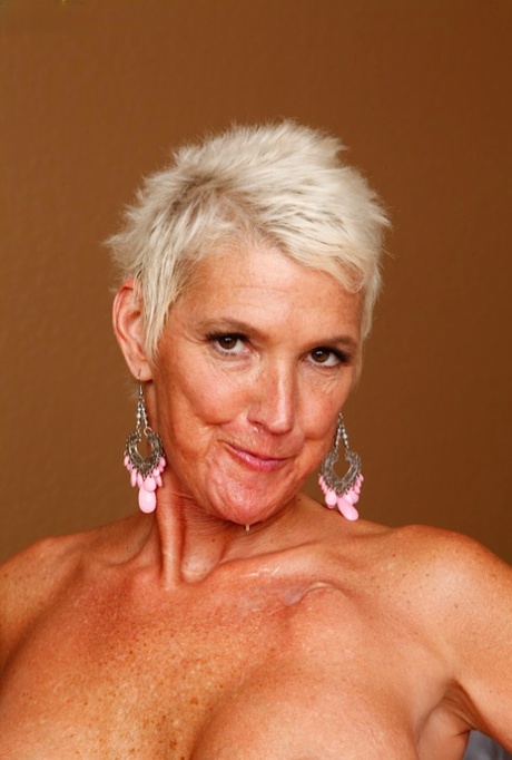 Short haired older mom Lexy Cougar taking hardcore fucking of shaved vagina