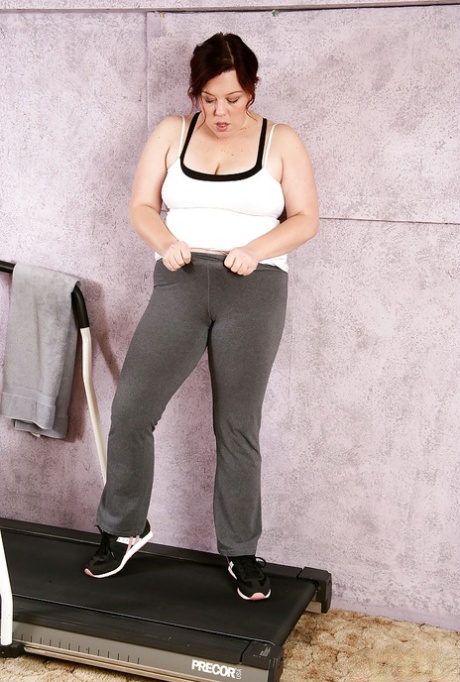 Mature fatty with big boobs freeing hairy cunt from yoga pants