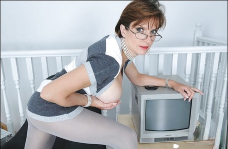 Sexy mature lady in pantyhose flashing her petite round tits