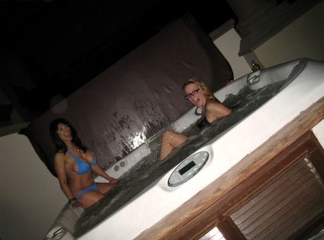 Curvy MILFs Sienna West and Kelly Madison flasing with their twats