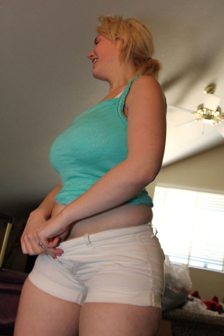 American pornstar Siri changes her clothes and flashes her huge bosoms