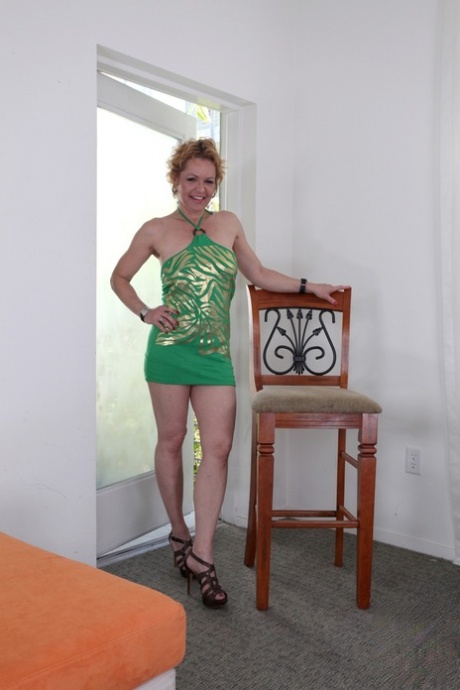 Mature blonde Kelly Leigh shows her medium tits and deepthroats a dong