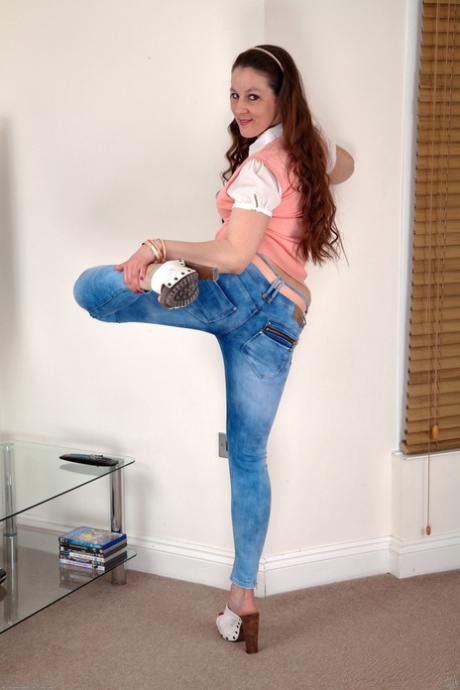 Czech female Valentina Ross doffs her jeans and displays her hairy beaver