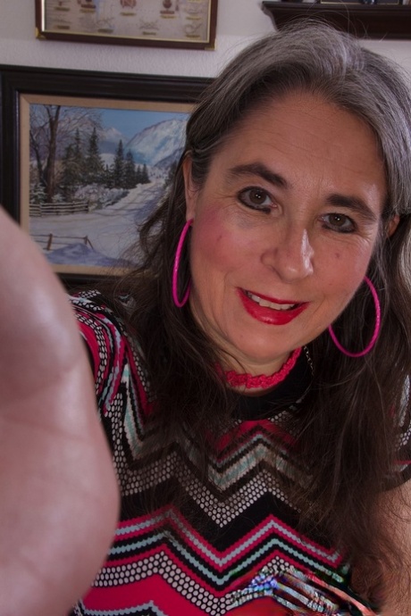 Mature granny Grace removes her clothes and rubs her bush in a solo