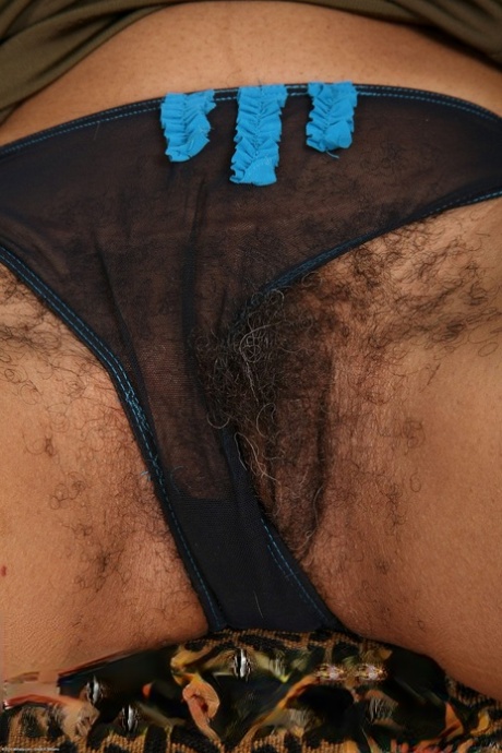 Sizzling damsel Ariela giving mind-blowing closeups of her gaped hairy pussy