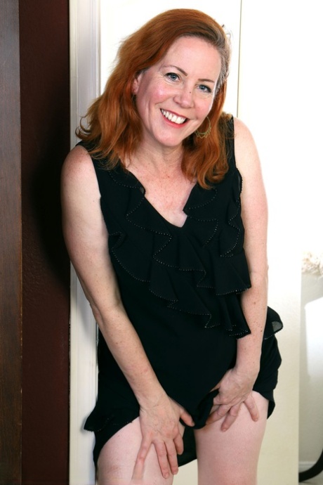 Chubby mature redhead Caitlin Moore spreads & rubs her pink twat on the floor