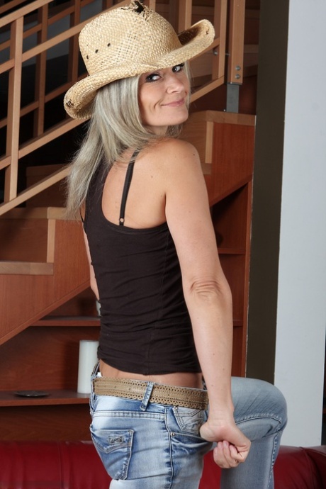 Mature cowgirl Carley stripping naked and spreading her trimmed snatch
