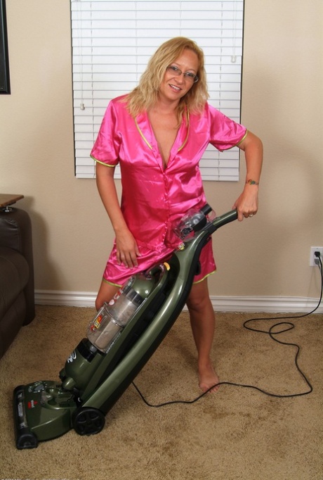 Chubby mature Karinne removes her shiny pajamas and presents her shaved cunt