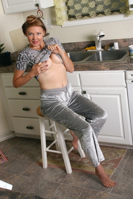 Amateur mature Lilli exposes her big tits and flaunts her tasty muff
