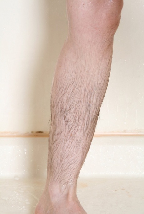 Mature Lacy washes her hairy pussy & shaves her legs & armpits in the shower