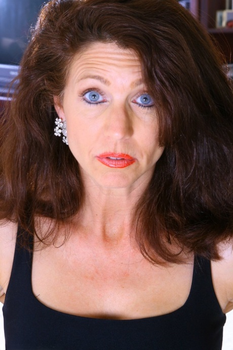 Mature with blue eyes Madison reveals her fantastic breasts and fuckable pussy