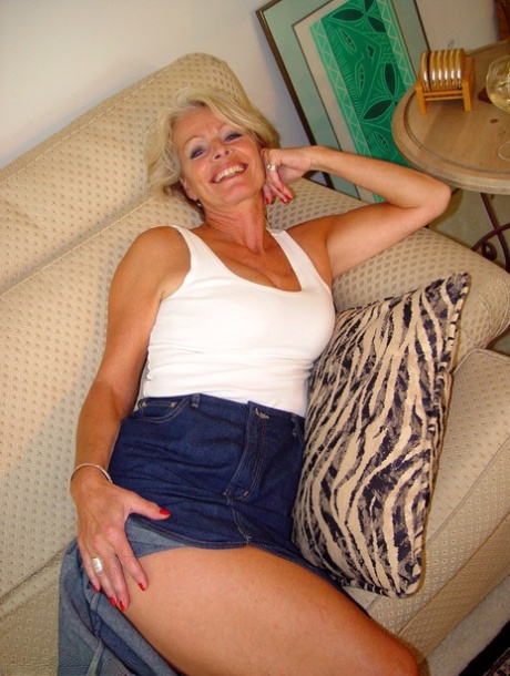 Smiley granny Justine getting rid of her clothes & showing her big tits & ass