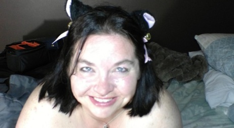 Mature BBW showing off her big fat ass & posing with nipple clamps on her tits