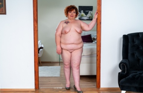 Amateur BBW Mirjam strips and poses naked with a skinny teen boy on the bed