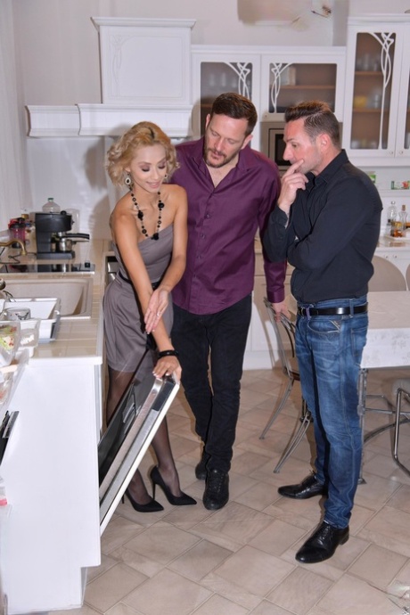 Porn World featuring David Perry, Veronica Leal, Yanick Shaft XXX Gallery